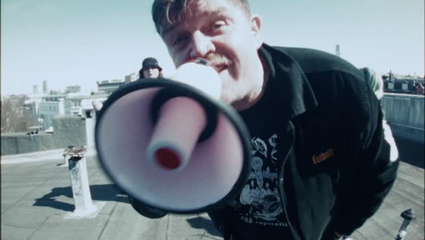 Jupiter Jones + Liser + Finna - Euren Töchtern geht es gut [offizielles Musikvideo]